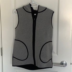 LuluLemon hooded reversible size 6 black and grey vest